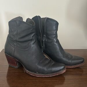 Tecovas Daisy Zip Boots